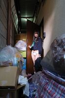 The trouble solution of the beautiful girl who lives in the garbage house! Because of the house, the boyfriend cannot do, and the lover is proposed to her who laments unhappy!